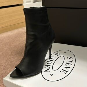 STEVE MADDEN BLACK OPEN TOE BOOTS